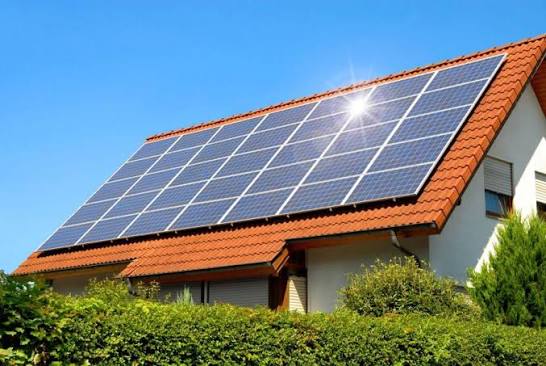 Lohnt sich eine Photovoltaikanlage für mein Haus mit moderner Solaranlage auf dem Dach