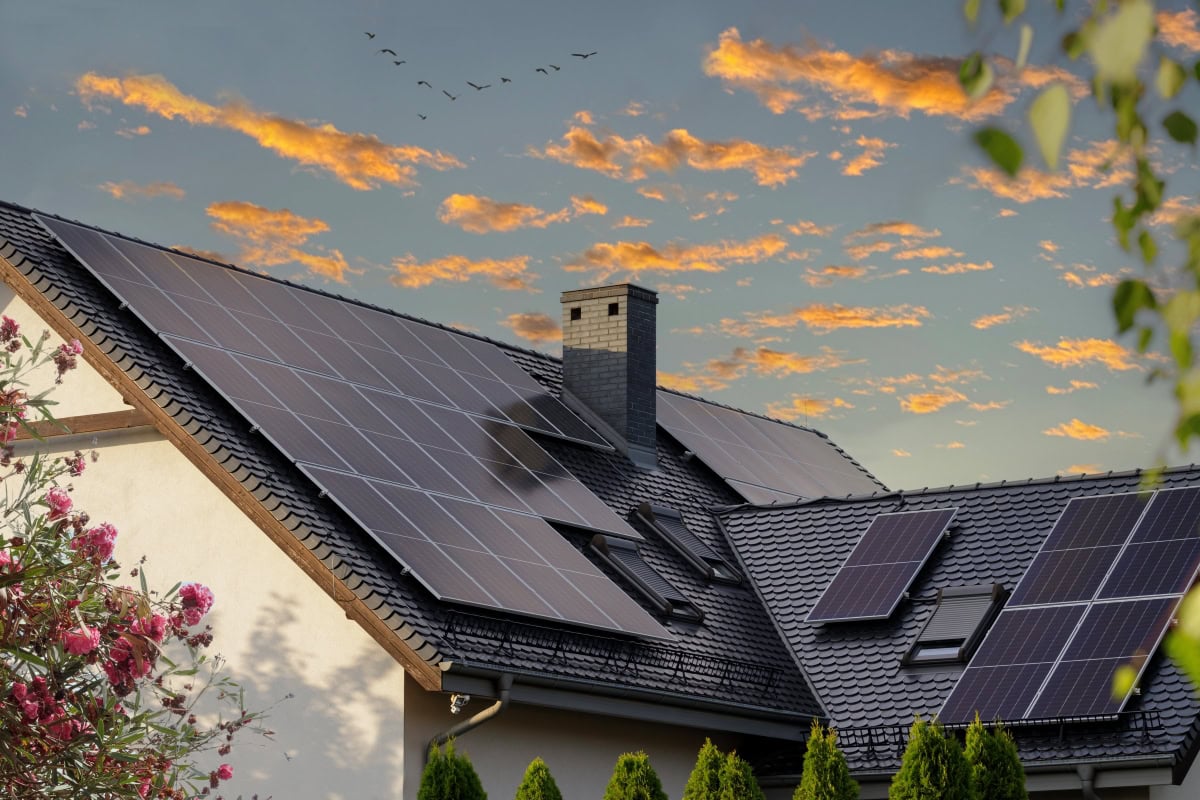 Photovoltaikanlage bei 4.000 kWh Stromverbrauch auf modernem Einfamilienhaus