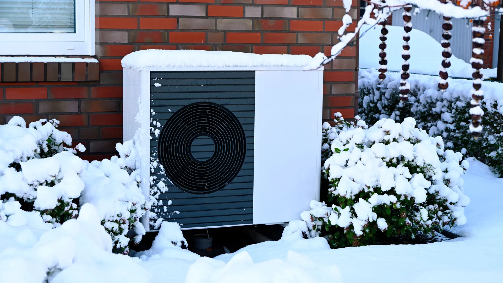 Wärmepumpe im Winter effizient betreiben mit Photovoltaikanlage und Stromspeicher
