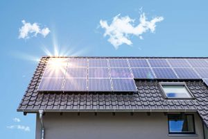 Wie Sonnenlicht zu Strom wird durch Solarzellen und den photovoltaischen Effekt