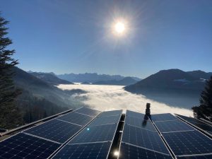 Wie Wetterdaten den Solarertrag vorhersagen mit Stromspeicher und intelligentem Energiemanagement