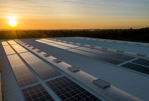 Solaranlage auf dem Flachdach oder Schrägdach?